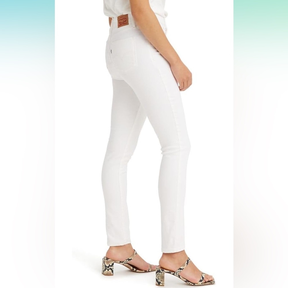 NWT Women’s Levi’s 311 Shaping Skinny White Jeans